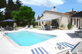 Villa élégante à Céreste avec piscine privée et jacuzzi